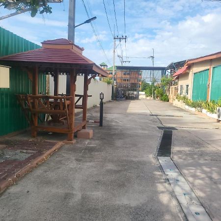 Ekaluk Place Inn Патая Екстериор снимка