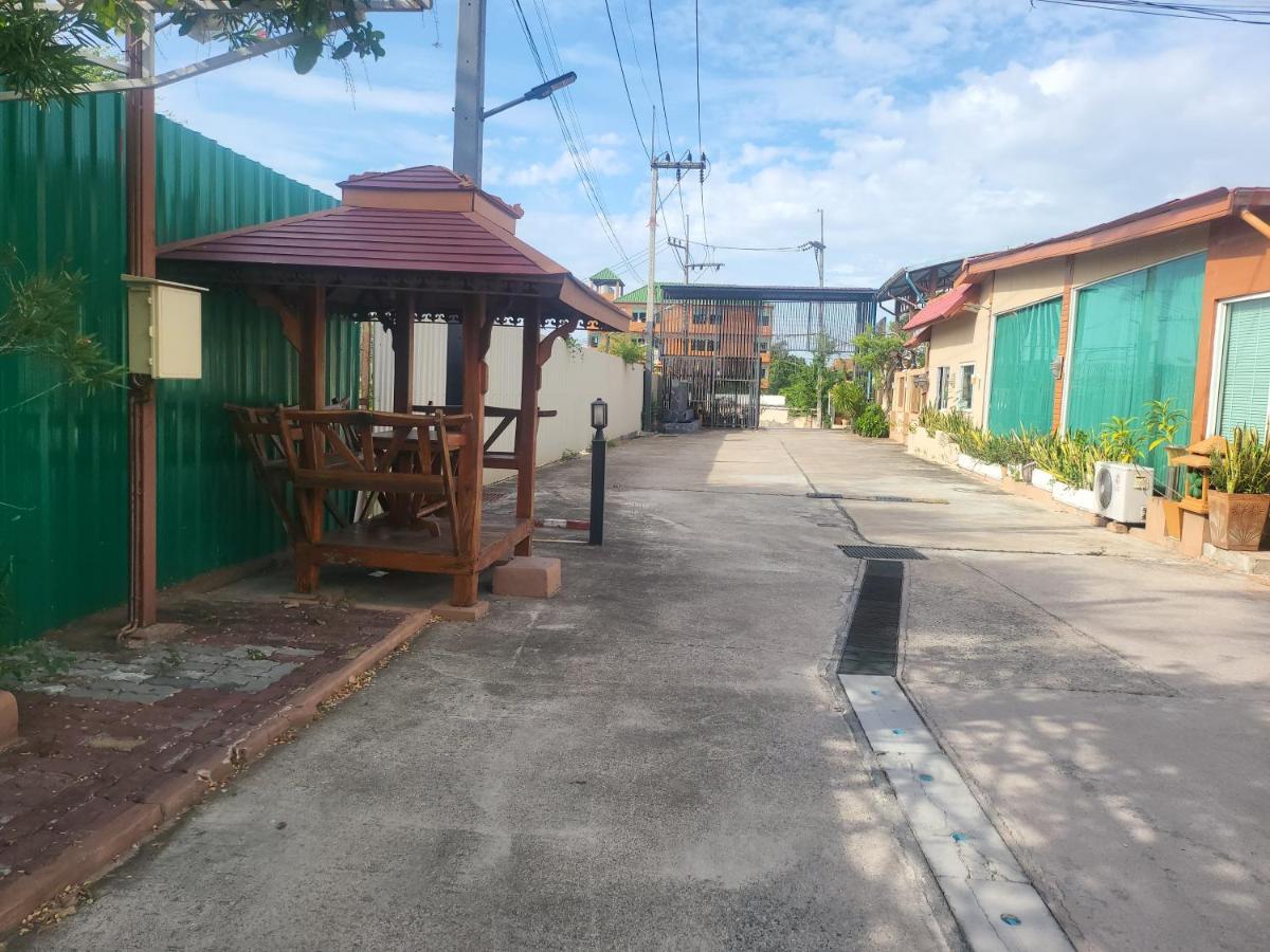 Ekaluk Place Inn Патая Екстериор снимка