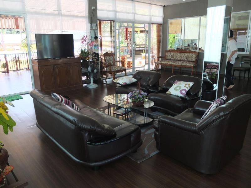 Ekaluk Place Inn Патая Екстериор снимка