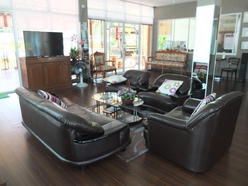 Ekaluk Place Inn Патая Екстериор снимка